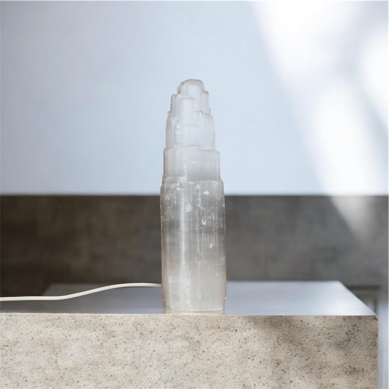 Selenit Turmlampe – Natürliches Design in verschiedenen Größen